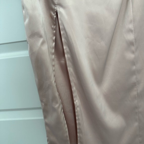 WHITE FOX BOUTIQUE Midi Satin Slit Dress Blush Size XS - Picture 5 of 5